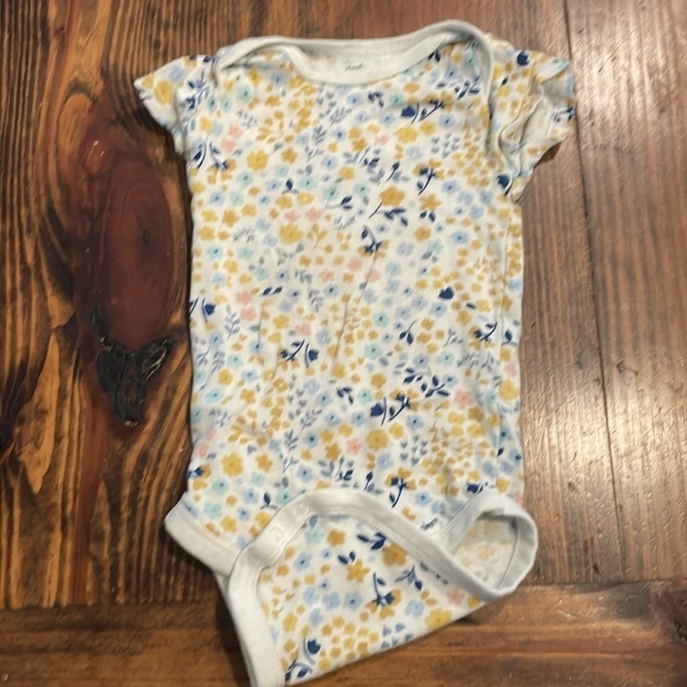 Short sleeve Onesies Bundle Size 3-6M (6 Piece) - Picture 3 of 8